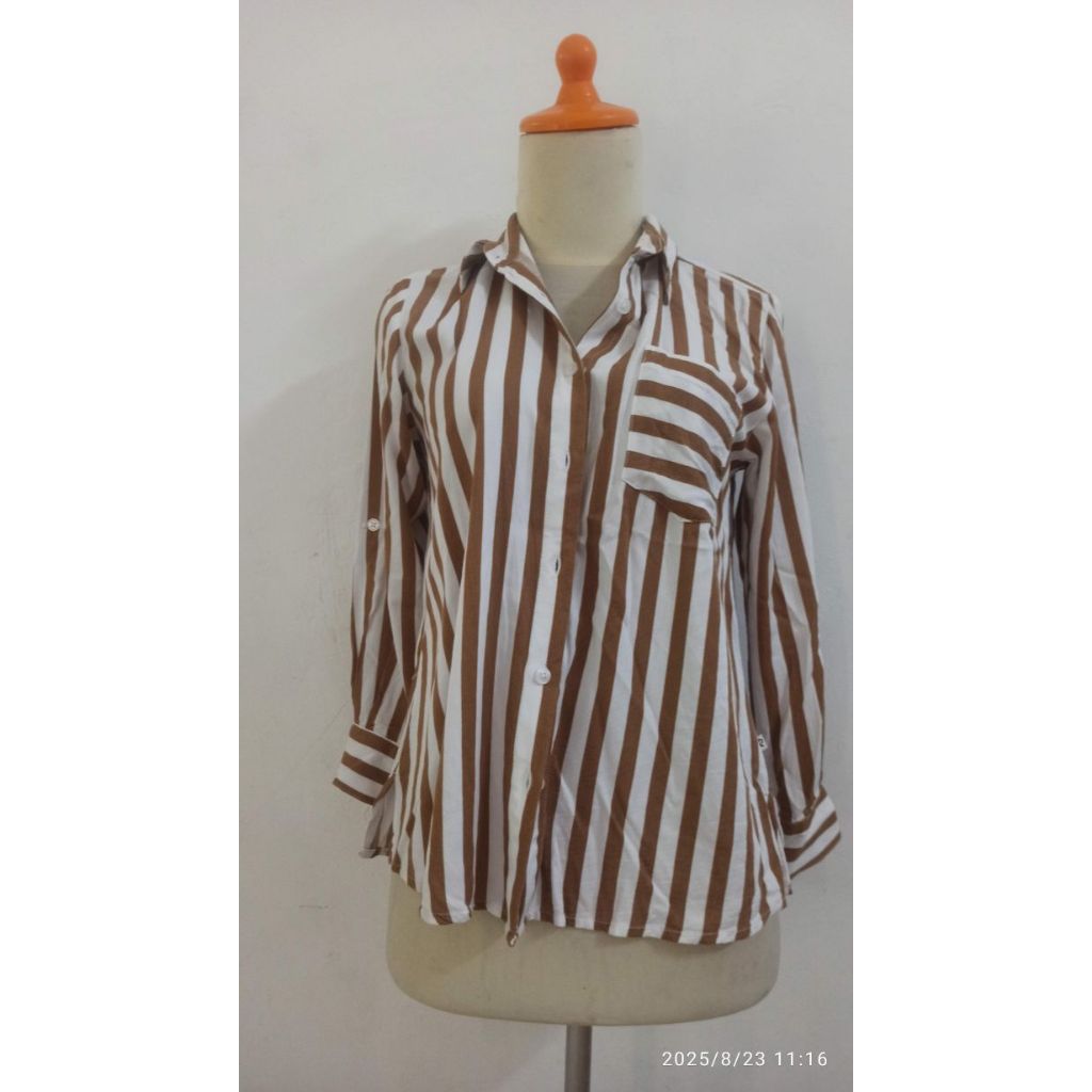 Preloved kemeja garis-garis warna cokelat merk remix jeans