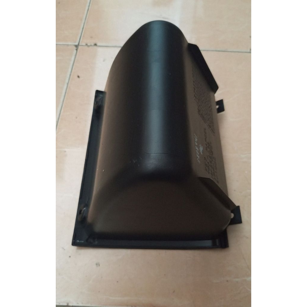 Laci Dasbor Canter tanpa tutup