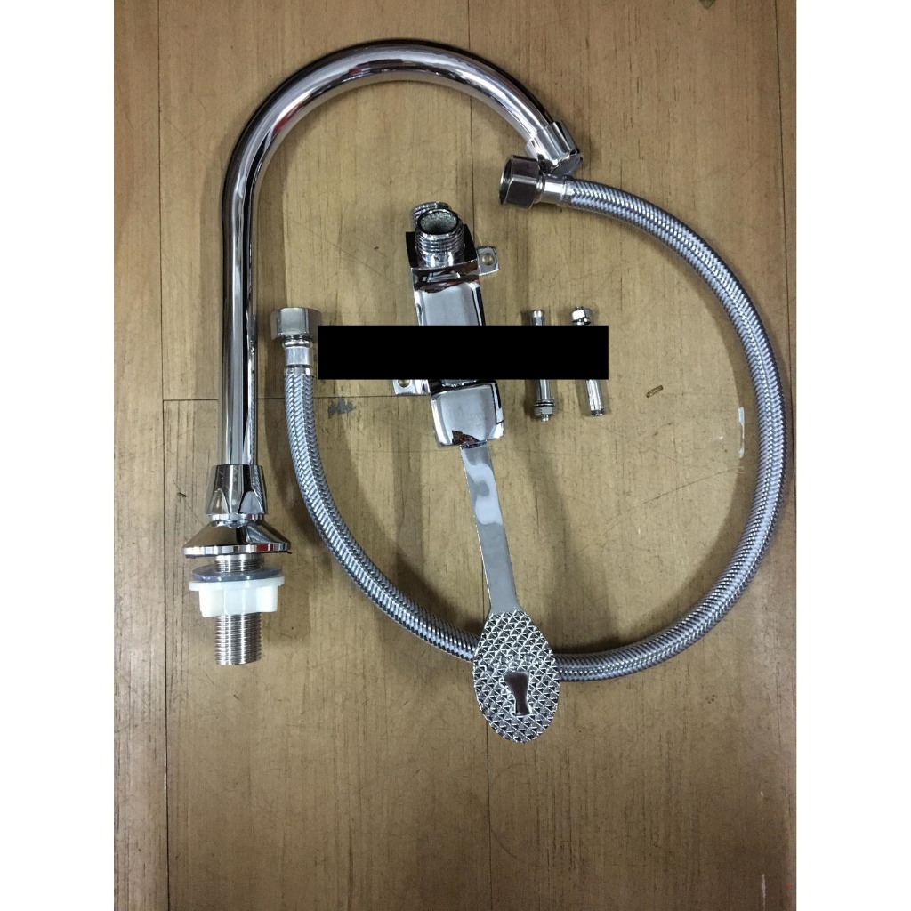 kran injak wastafel cuci tangan