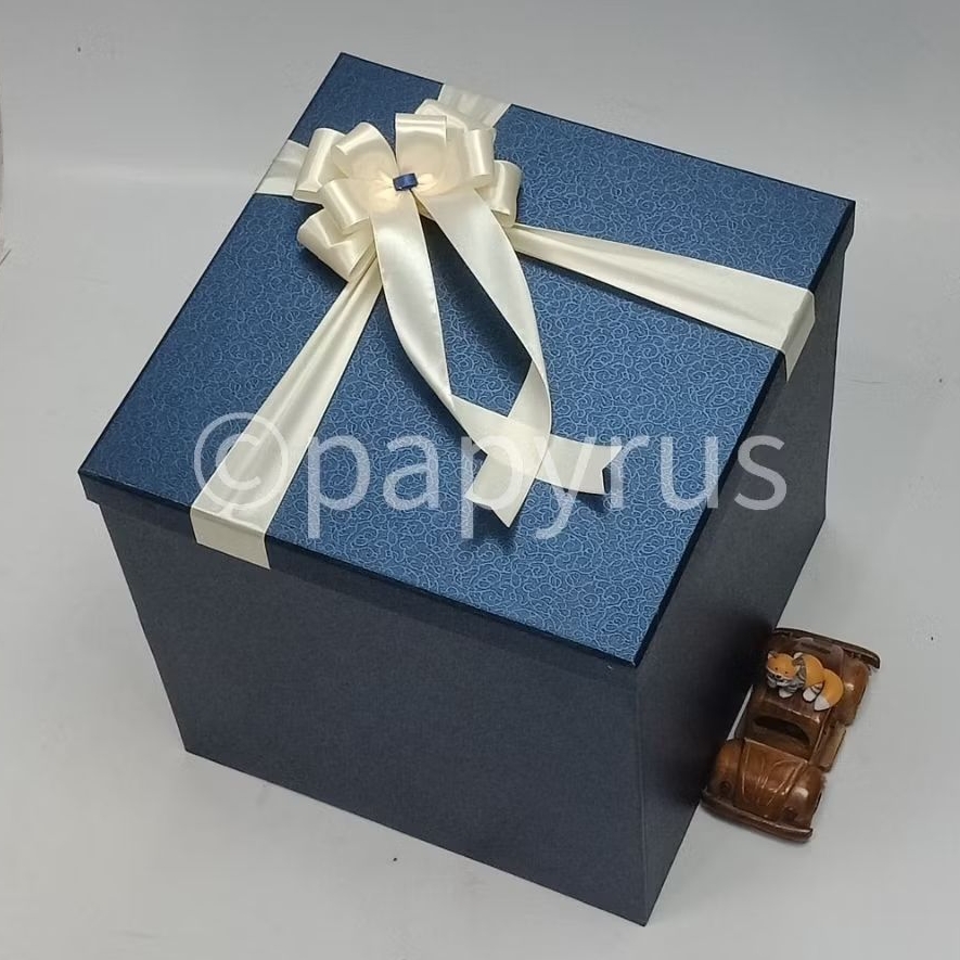 

PAPYRUS 30x30 Tinggi 30cm Kotak Kado Gift Box Hardbox Hampers Hadiah V2