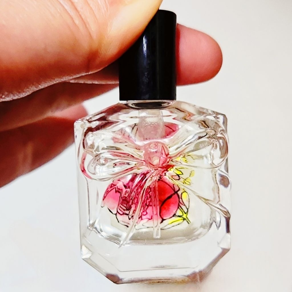 VS XO, VICTORIA MINI EAU DE PARFUM EDP SPRAY 7.5 ML PARFUM SPARKLING CITRUS RED BERRIES PEONY JASMIN