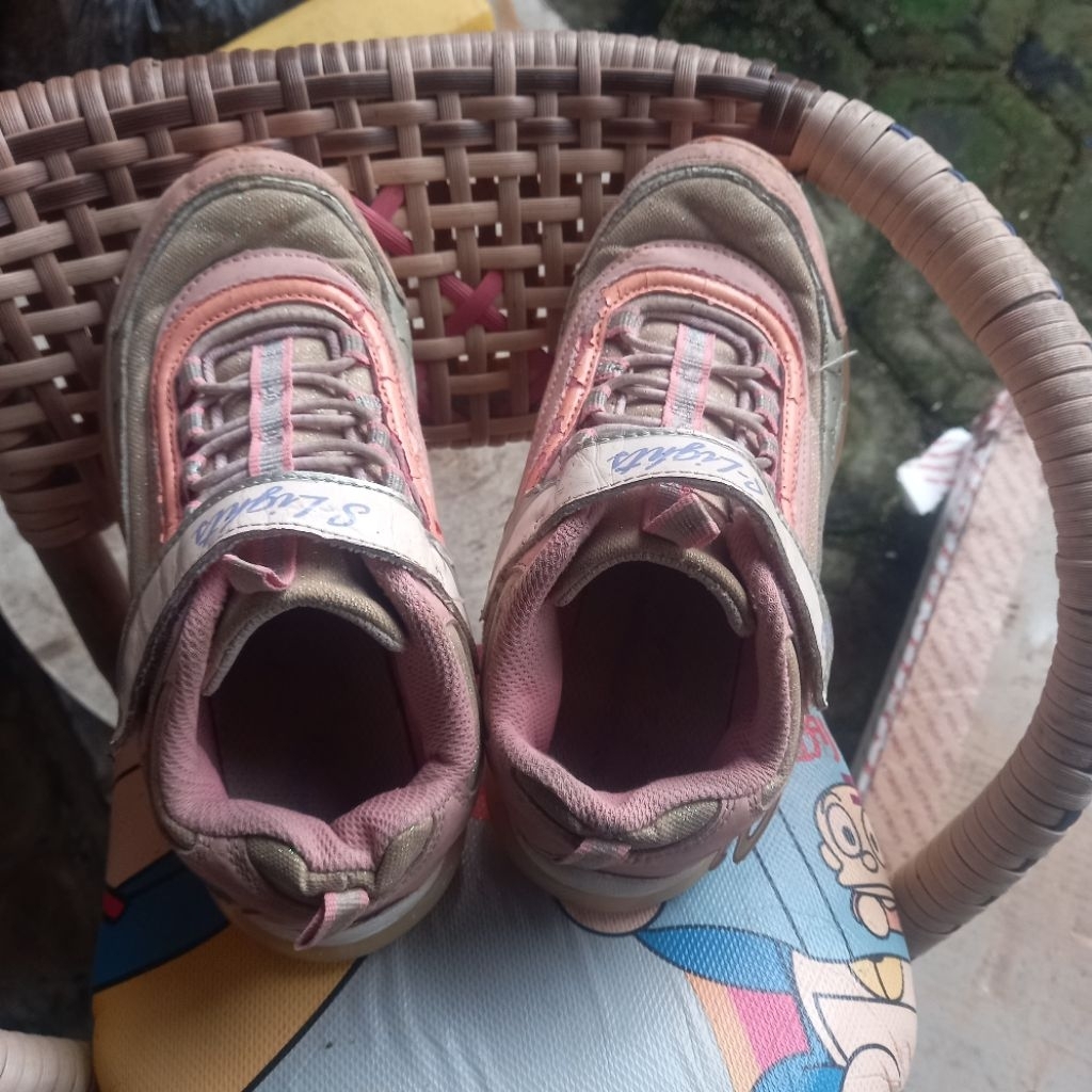 sepatu anak skecher preloved