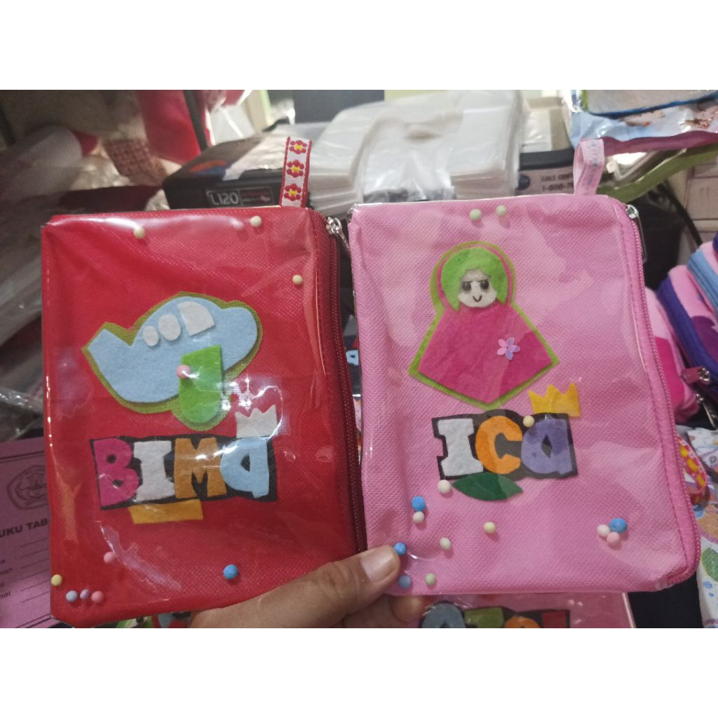 

Tempat buku tabungan retsleting samping