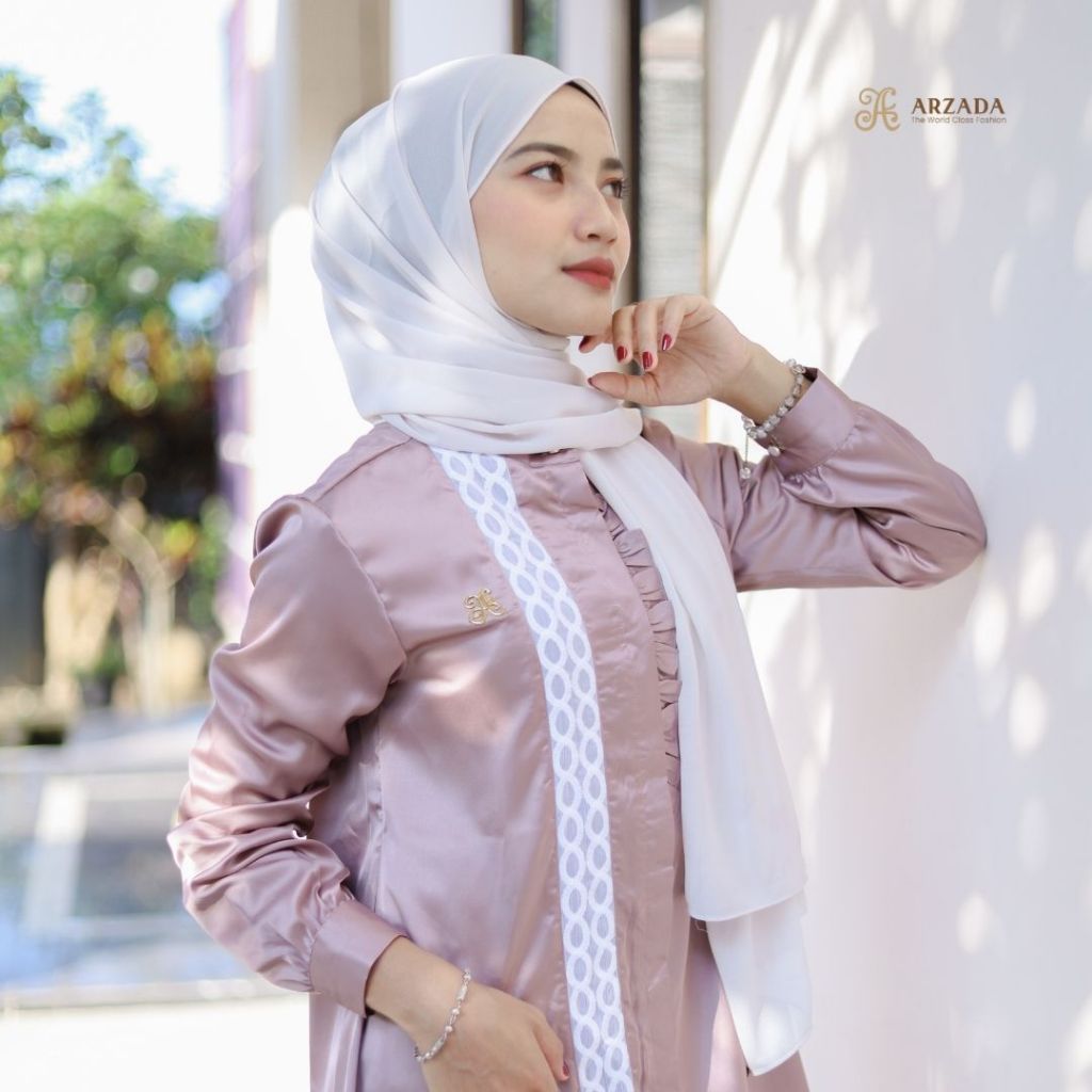 Arzada Fashion - Adora Blouse (Silk) - BW