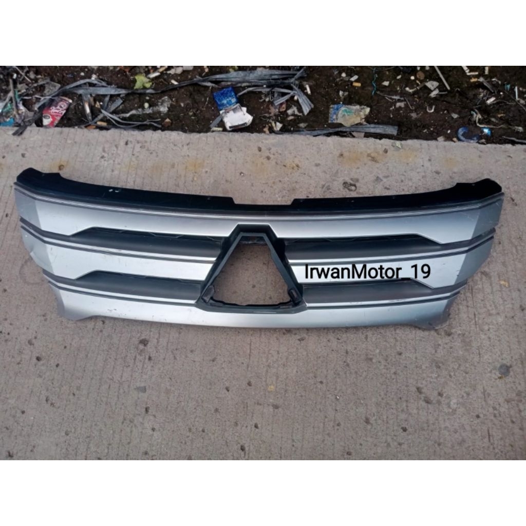 Grill depan Mitsubishi Pajero Sport Tahun 2021 2024 Facelift
