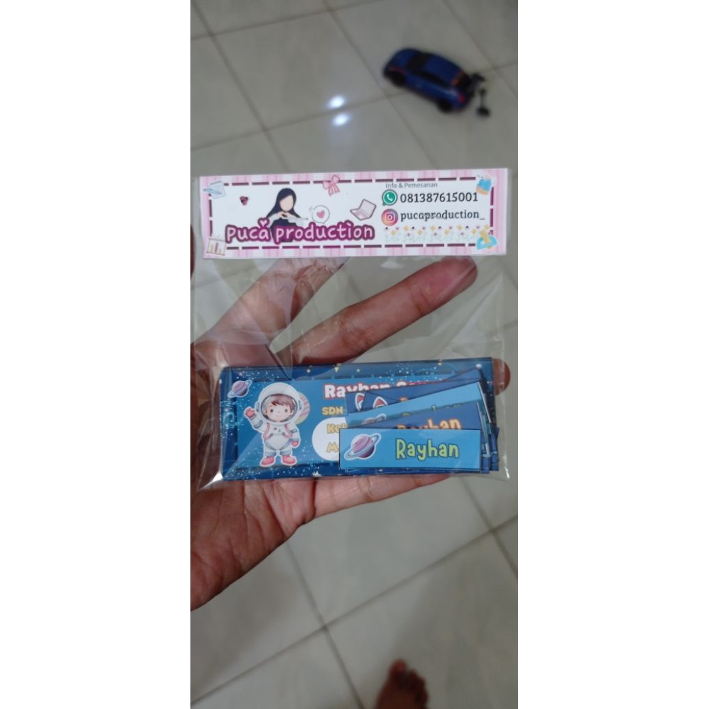 

Stiker buku dan stiker alat tulis