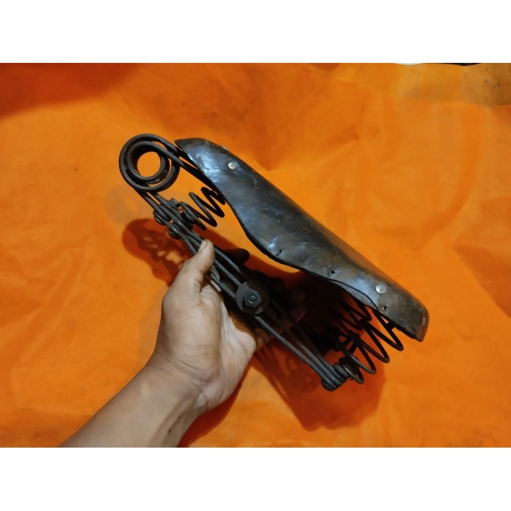 Sadel Sepeda Onthel Lawas Model Heren / Pria, Kokoh, Siap Pakai