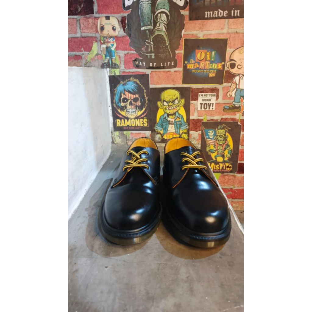 Dr.martens 3 hole industrial
