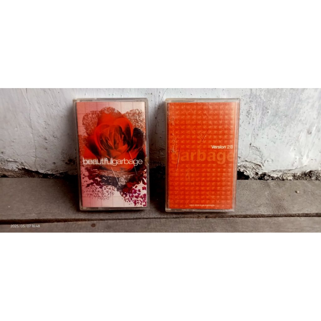 Koleksi kaset band GARBAGE