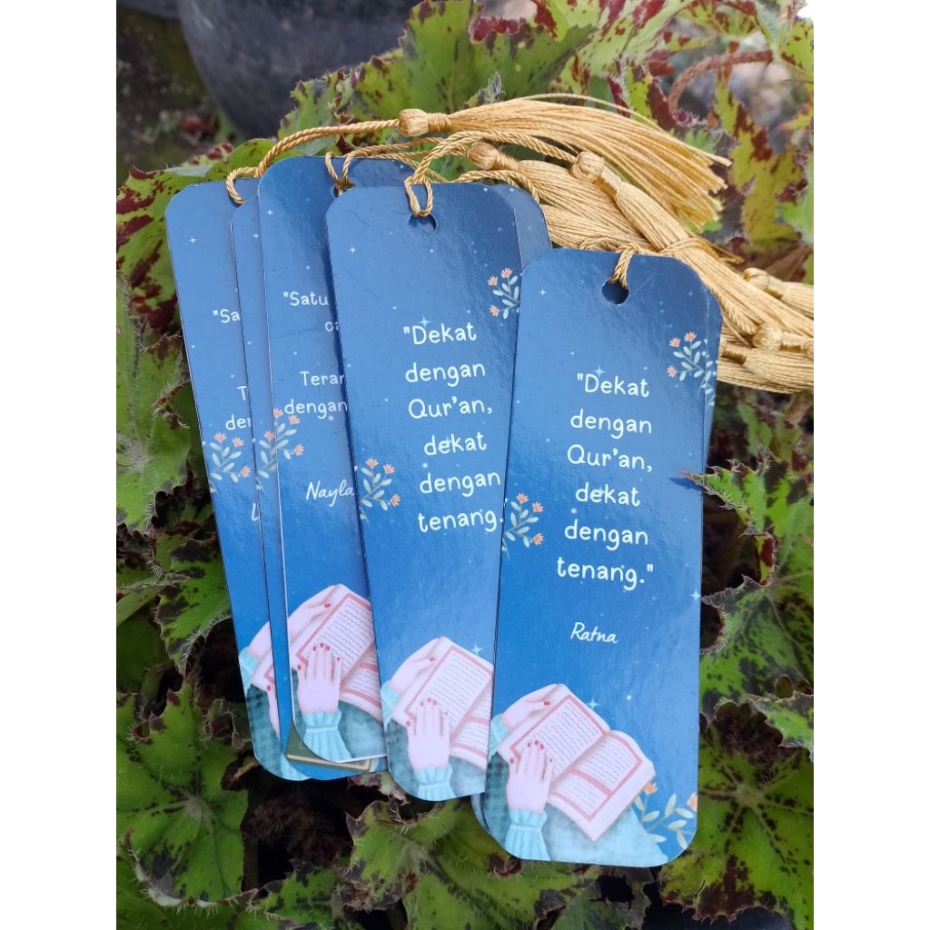 

Pembatas Buku Rumbai