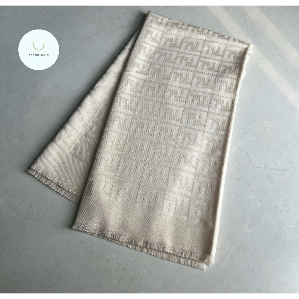 Fendi FF logo jacquard scarf in wool in camellia and metallic yarn