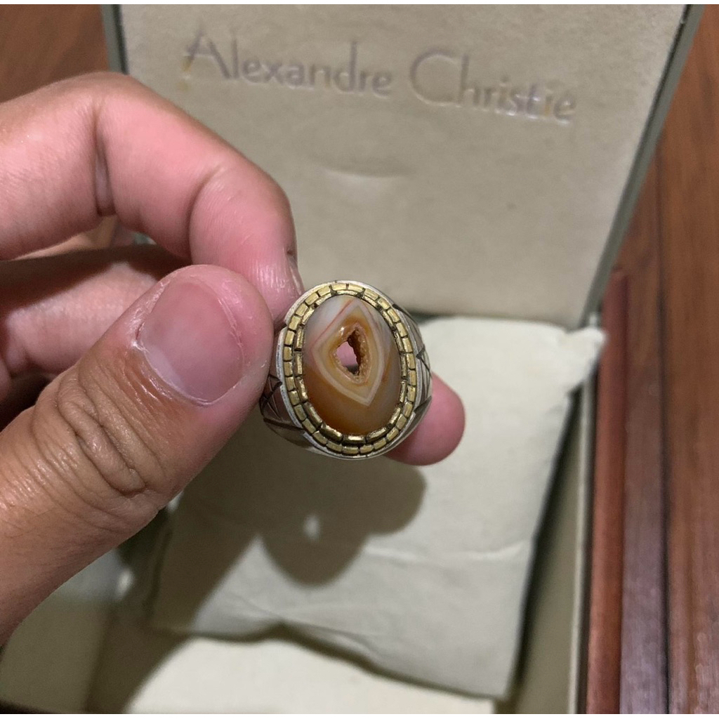 batu kantong Semar combong , ring Koin UK.19