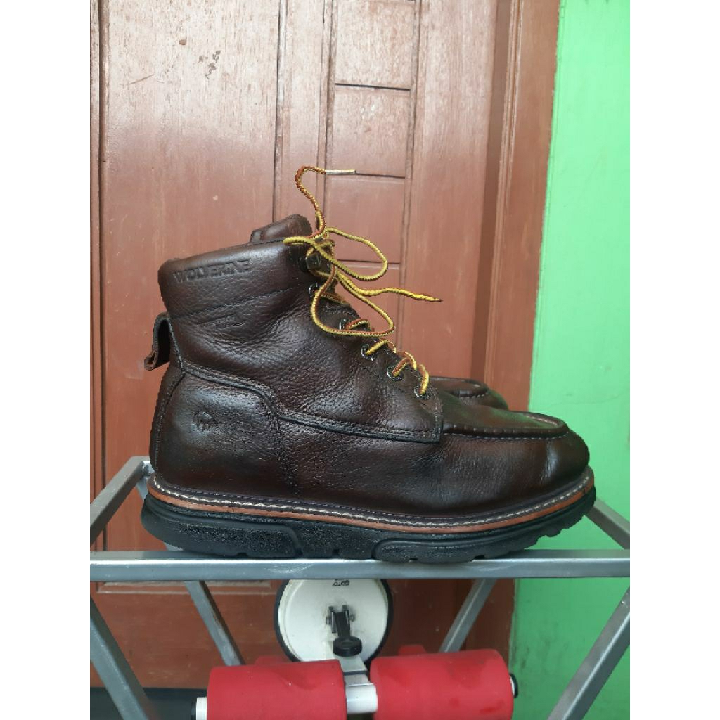 sepatu boots moctoe WOLVERINE size 43,5