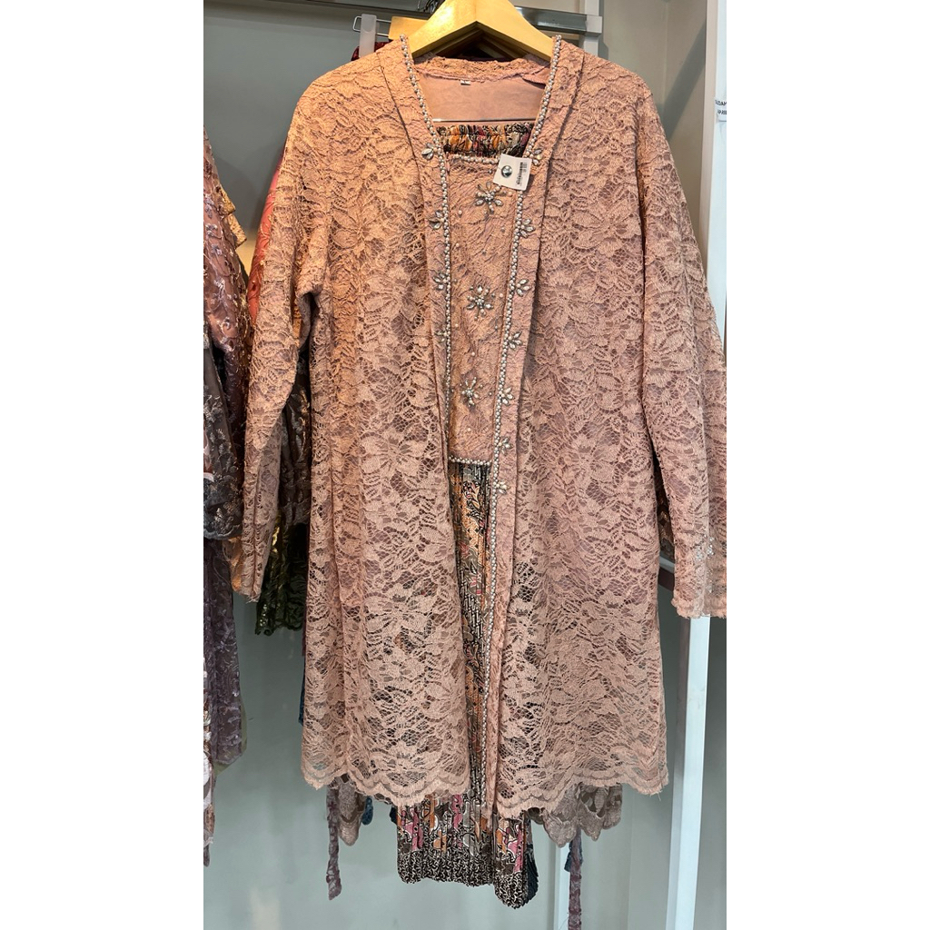 SATU SET KEBAYA DAN ROK / ONE SET KEBAYA/ BAHAN PREMIUM