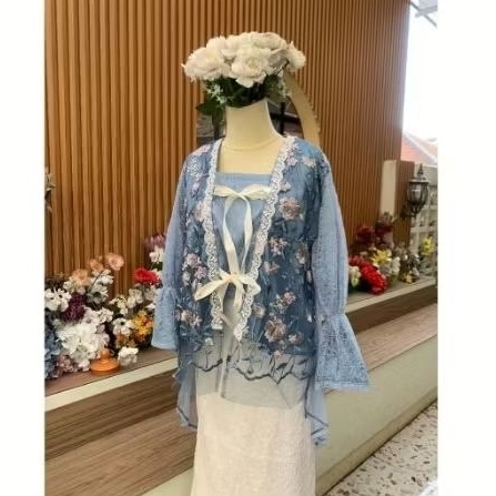 Pl Kebaya Beachylooks Merly Kutubaru dan Rok Lilit Flower Lace