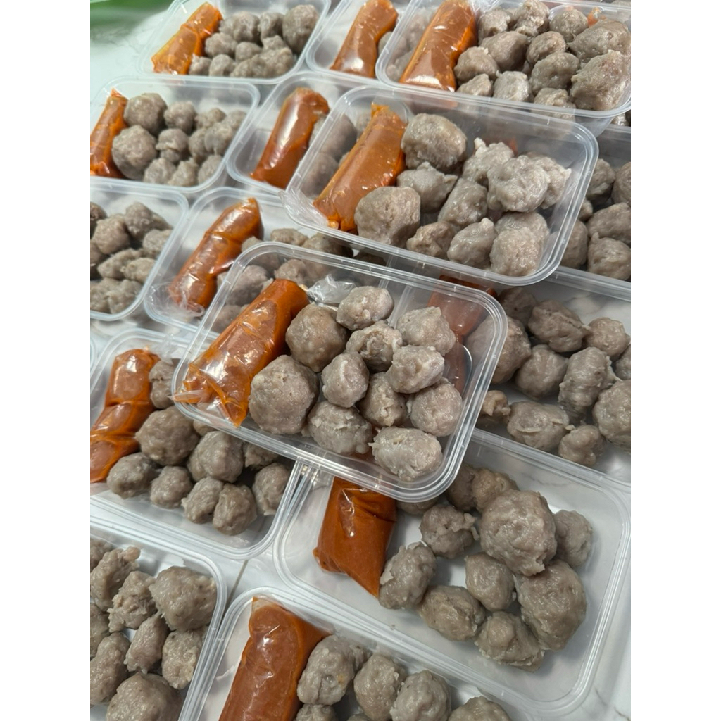 

pentol daging sapi. dengan bumbu saos kacang sedap
