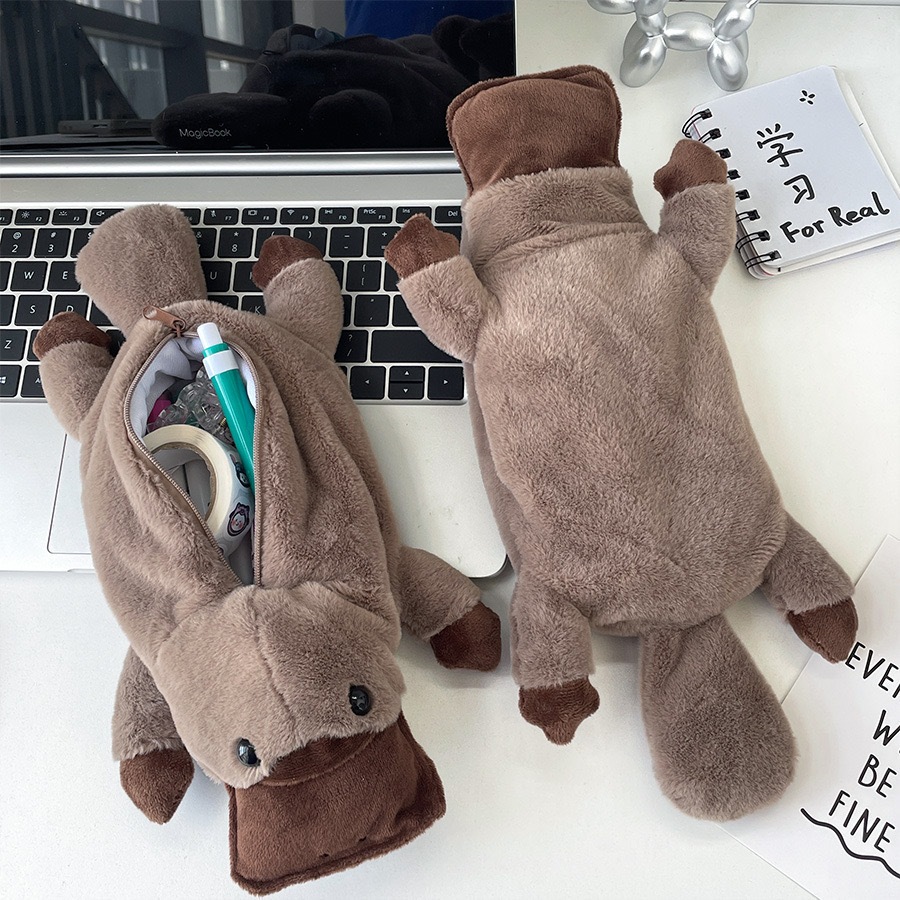 

Pouch Boneka Platypus Lucu – Tempat Pensil Plushy Karakter Unik