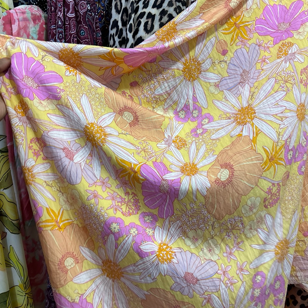 Kain Katun Silky Motif Bunga Daisy Pastel – Motif vintage Halus & Adem Cocok Gamis & Blouse ilh