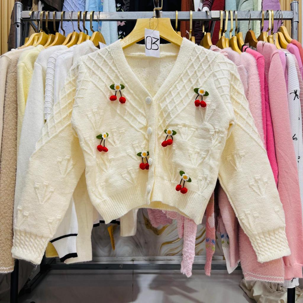 Kardigan Rajut Putih dengan Hiasan Bunga Cardigan Wanita Rajut Crop Korean Style