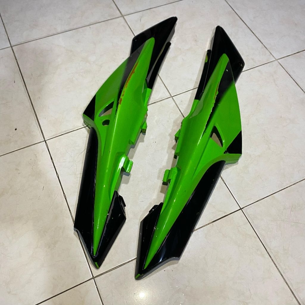 Cover Body Belakang Kempolan Kawasaki Ninja RR OLD SE GEN 4 Asli Gading Original
