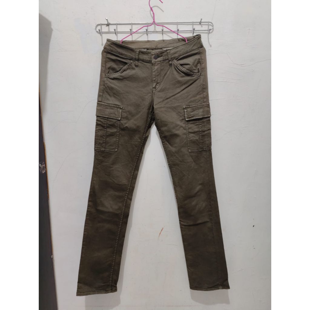 Celana cargo Uniqlo Hijau Ori Second Pria 2