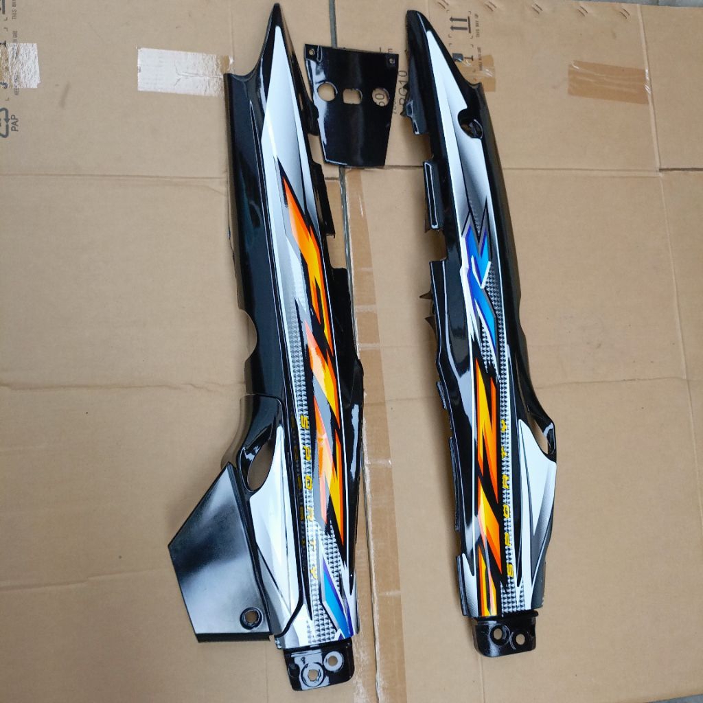 cover body belakang yamaha fizr fizr warna hitam