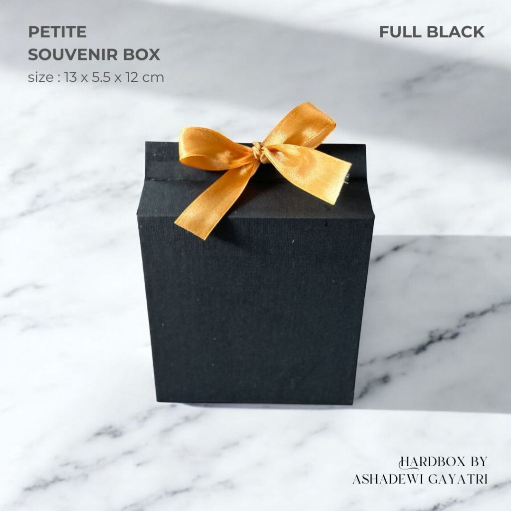 

HARDBOX BY ASHADEWI - PETITE SOUVENIR BOX - FULL BLACK (13x5.5x12 cm) | BOX SOUVENIR NIKAHAN