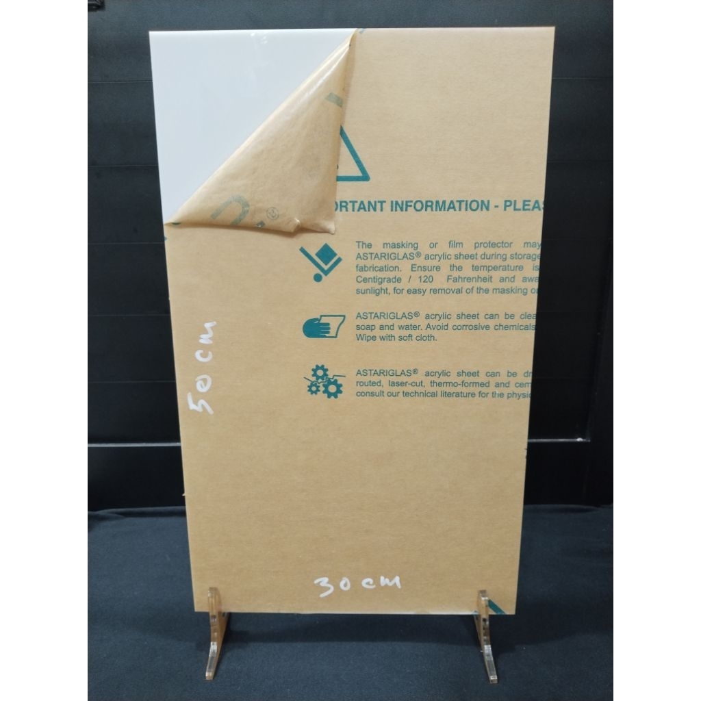 

Lembaran Akrilik Putih susu Tebal 2mm 30cm x 50cm