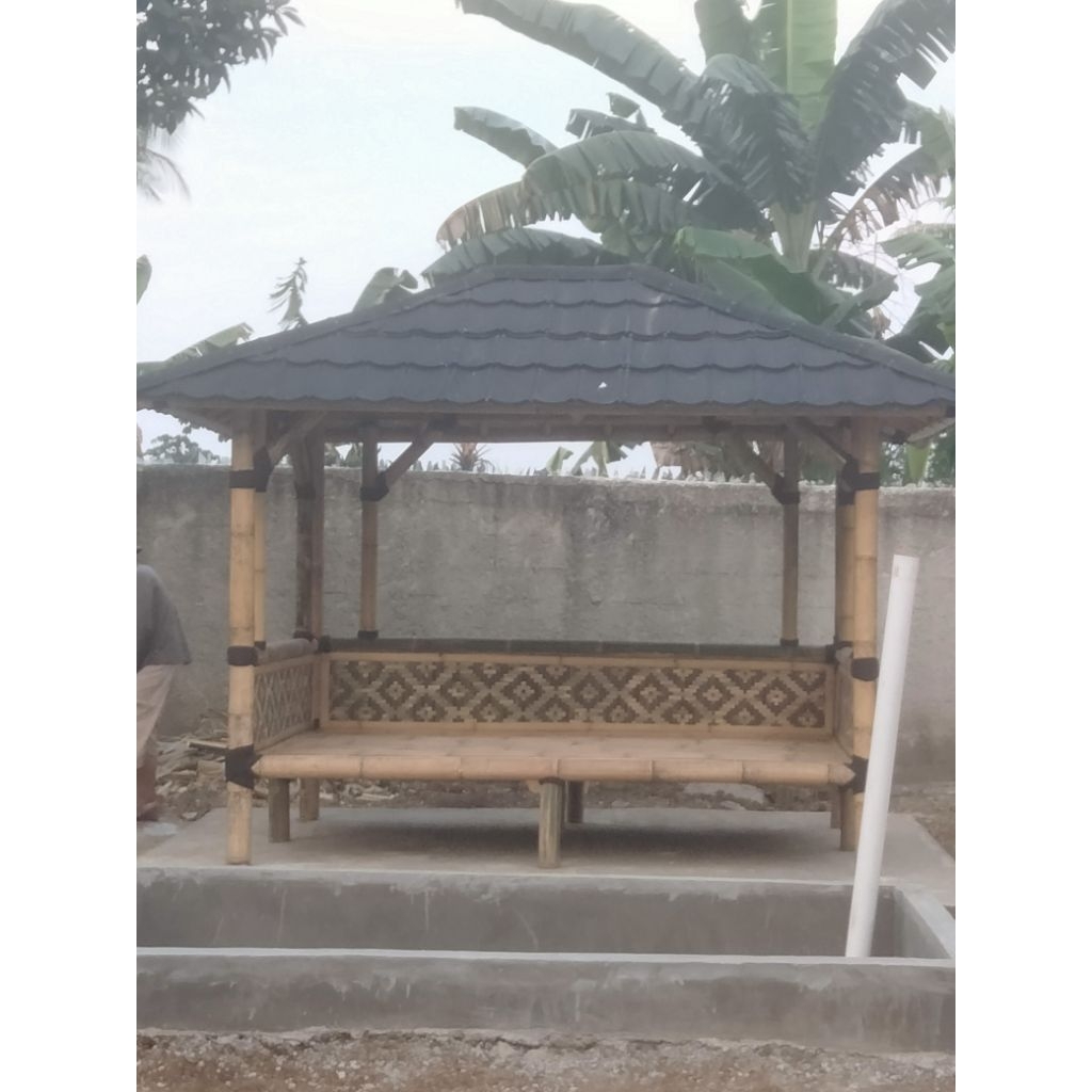 Saung Bambu Ukuran 2 X 3 M Atap Genteng Metal