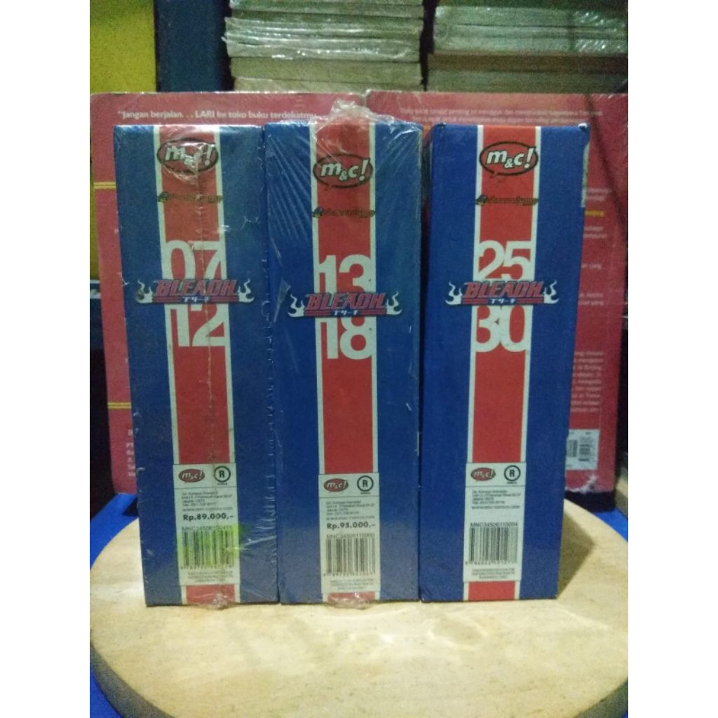Komik Bleach (1box,isi 6buku)