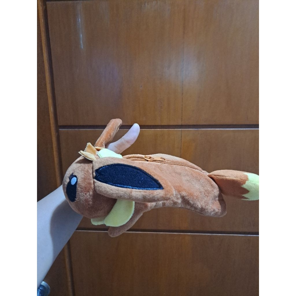 

Tempat pensil evee