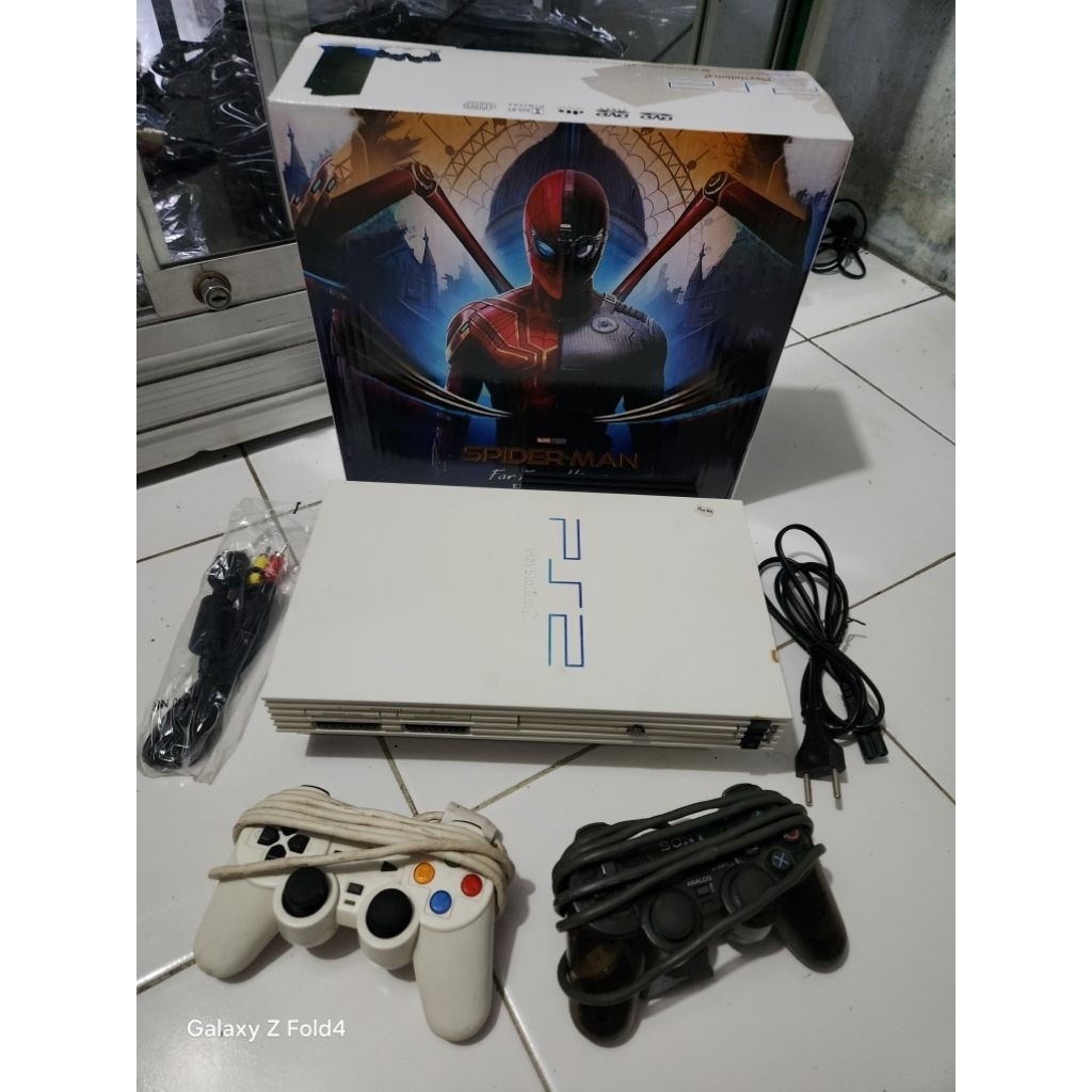 bismillah jual ps 2 fat matrix warna putih  hardisk internal 160 gb stik 2 kabel² lengkap game bnyak