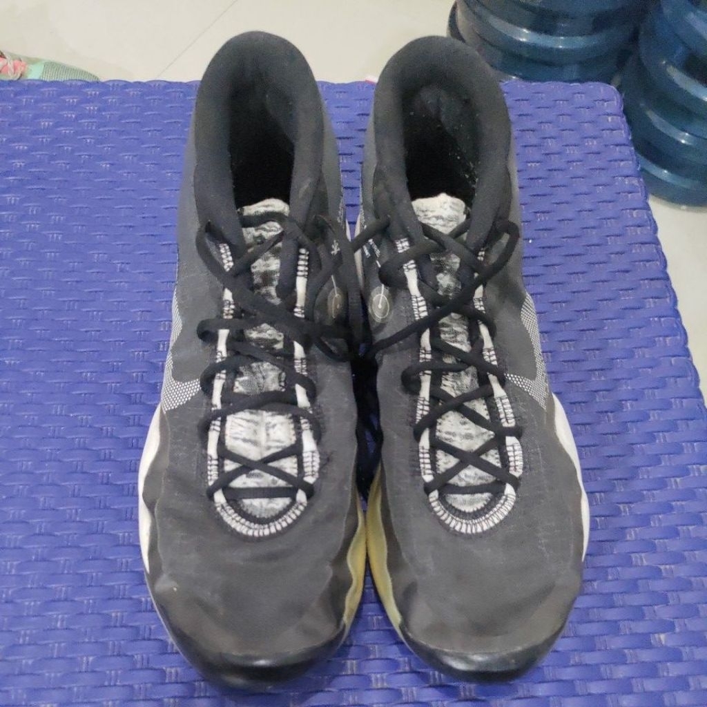 sepatu basket KD 12