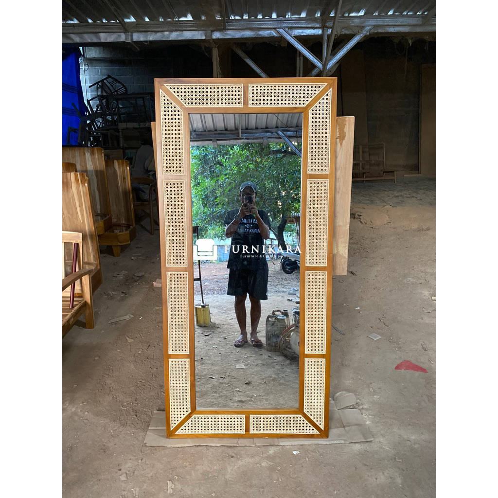 Standing Mirror Rotan Minimalis, Cermin Rotan Minimalis, Standing Mirror Minimalis