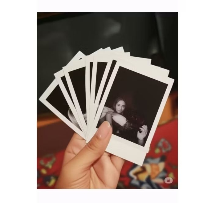 

CETAK POLAROID 100 FOTO DIJAMIN JERNIH
