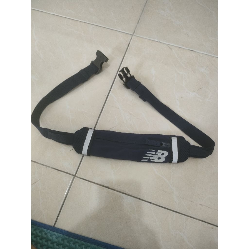 New Balance Running Belt Tas Pinggang Mini Lari Original Preloved