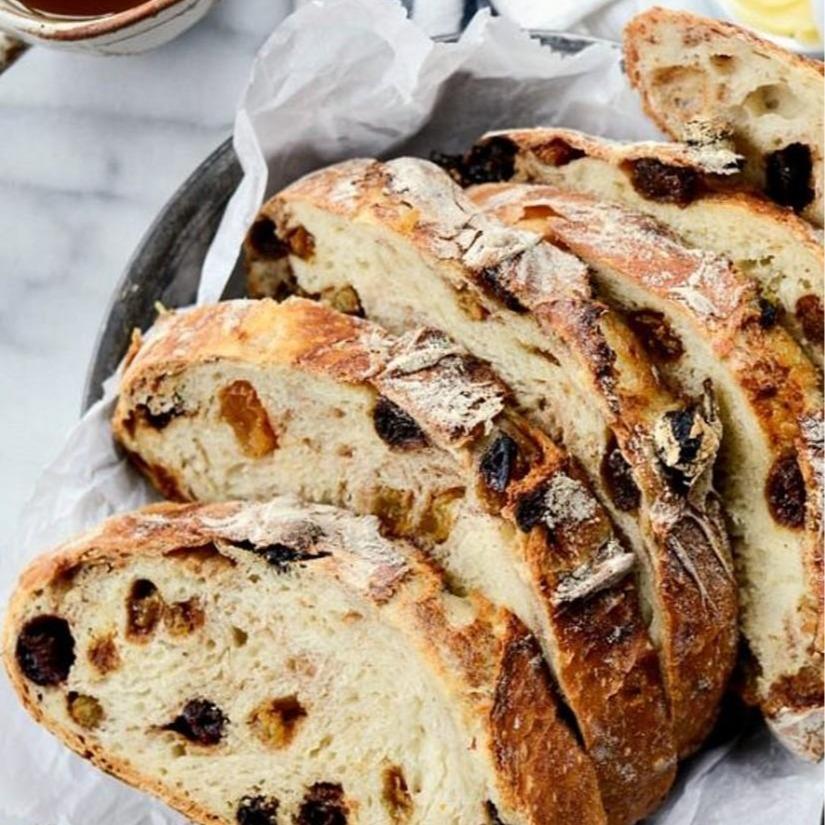 

Rustic Artisan Cinnamon Raisin Bread Loaf 21 cm and 25 cm with/without vanilla glaze