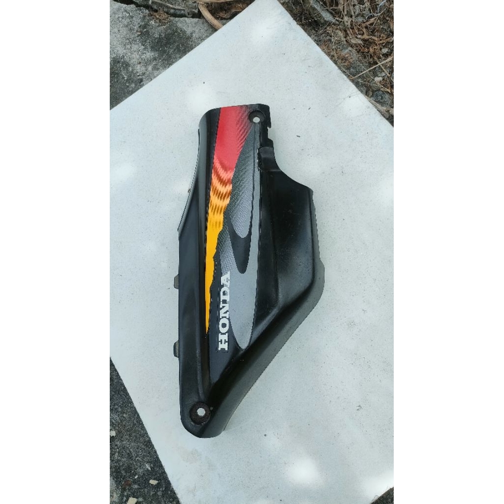 body tutup accu Supra x lama original second