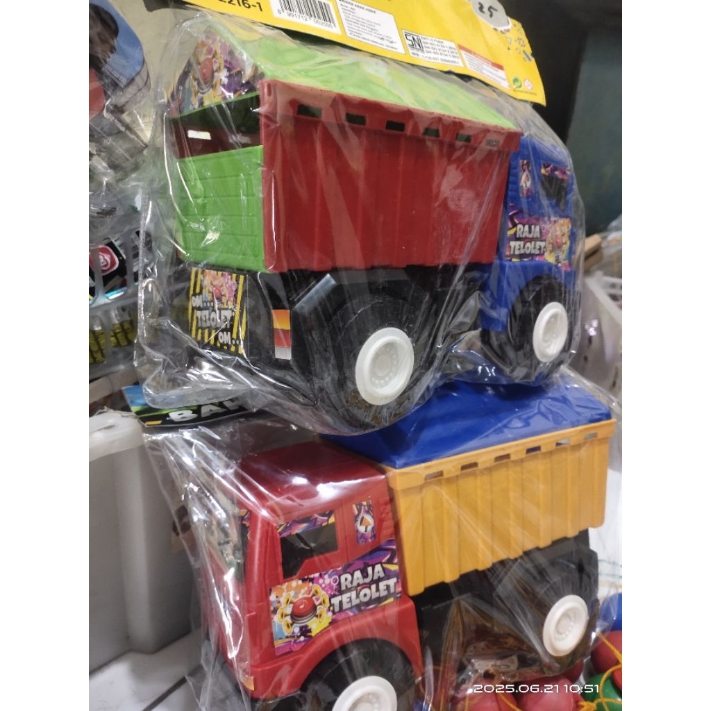 MAINAN MOBIL TRUK PENGANGKUT KAYU