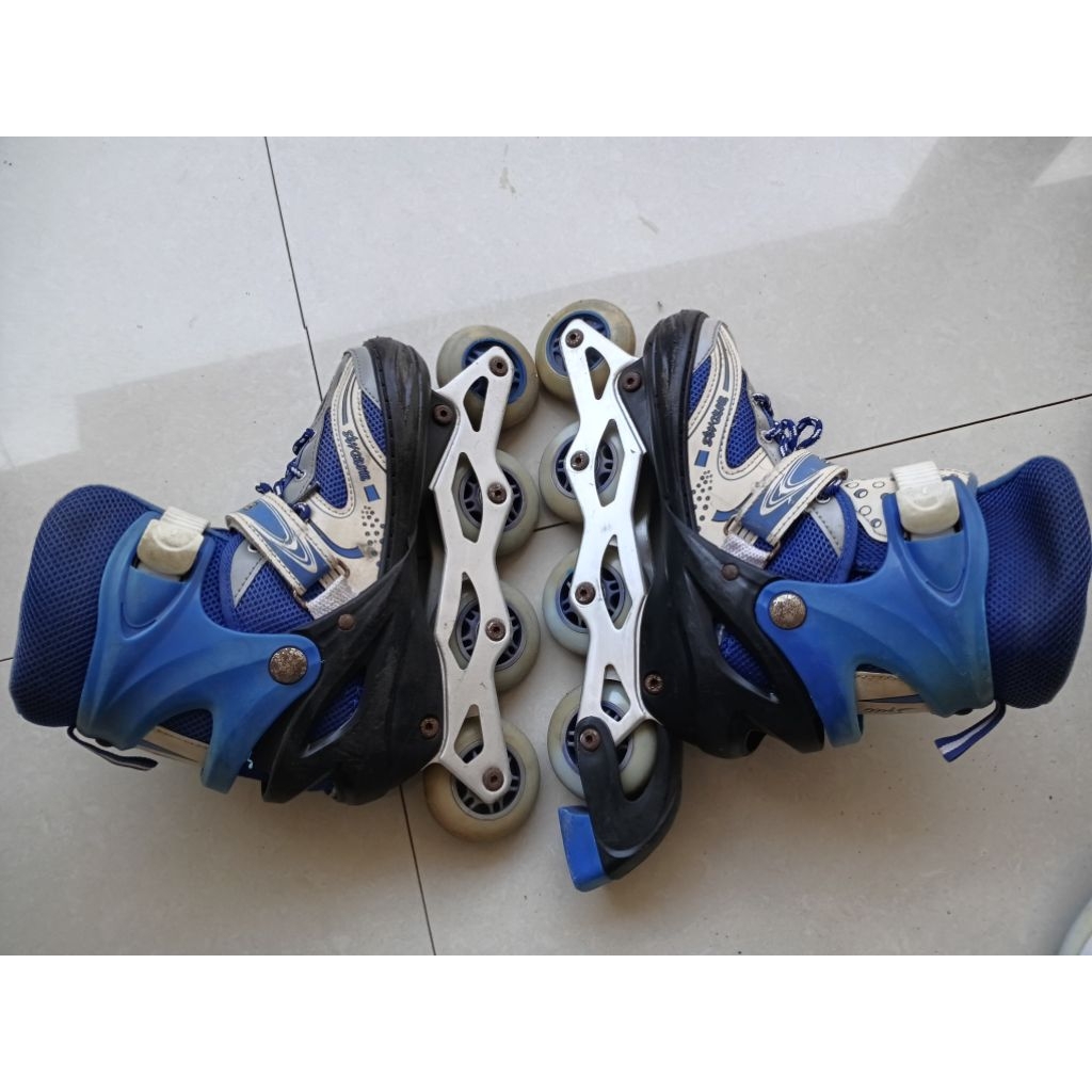 sepatu roda bekas
