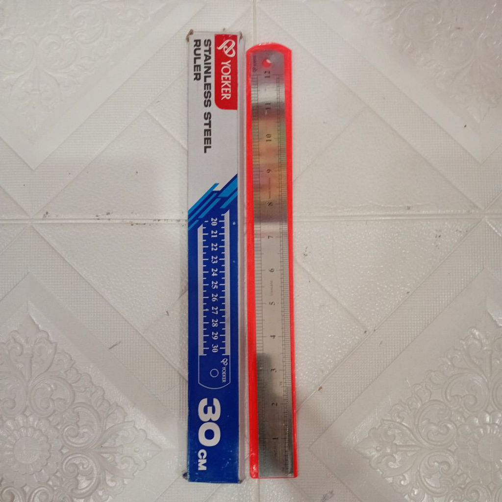 

Penggaris Yoeker besi 30 CM