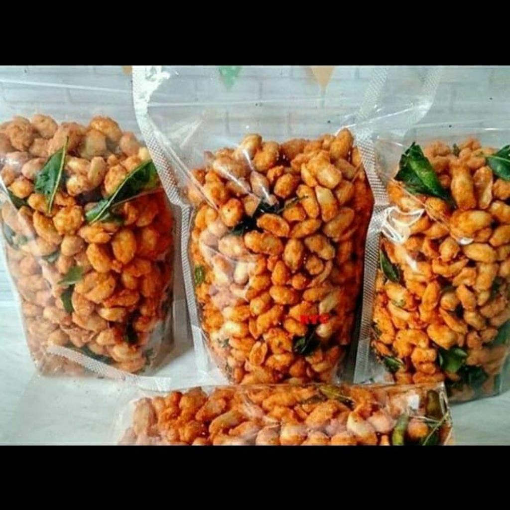 

250 gram Kacang Bali Pedas Daun Jeruk Gurih Renyah
