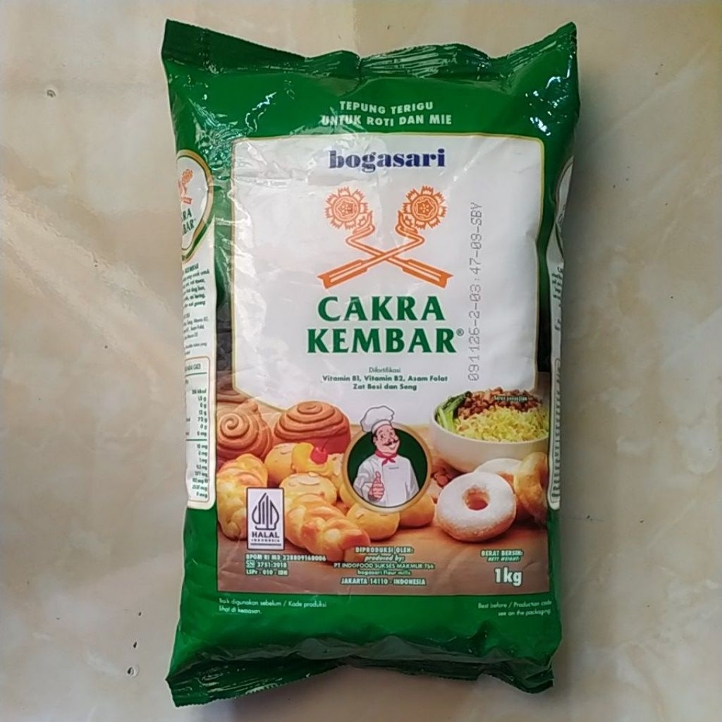 

tepung terigu cakra kembar 1 kg bogasari