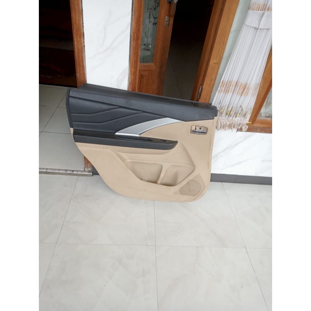 Panel Doortrim Pintu Tengah Xpander Cream