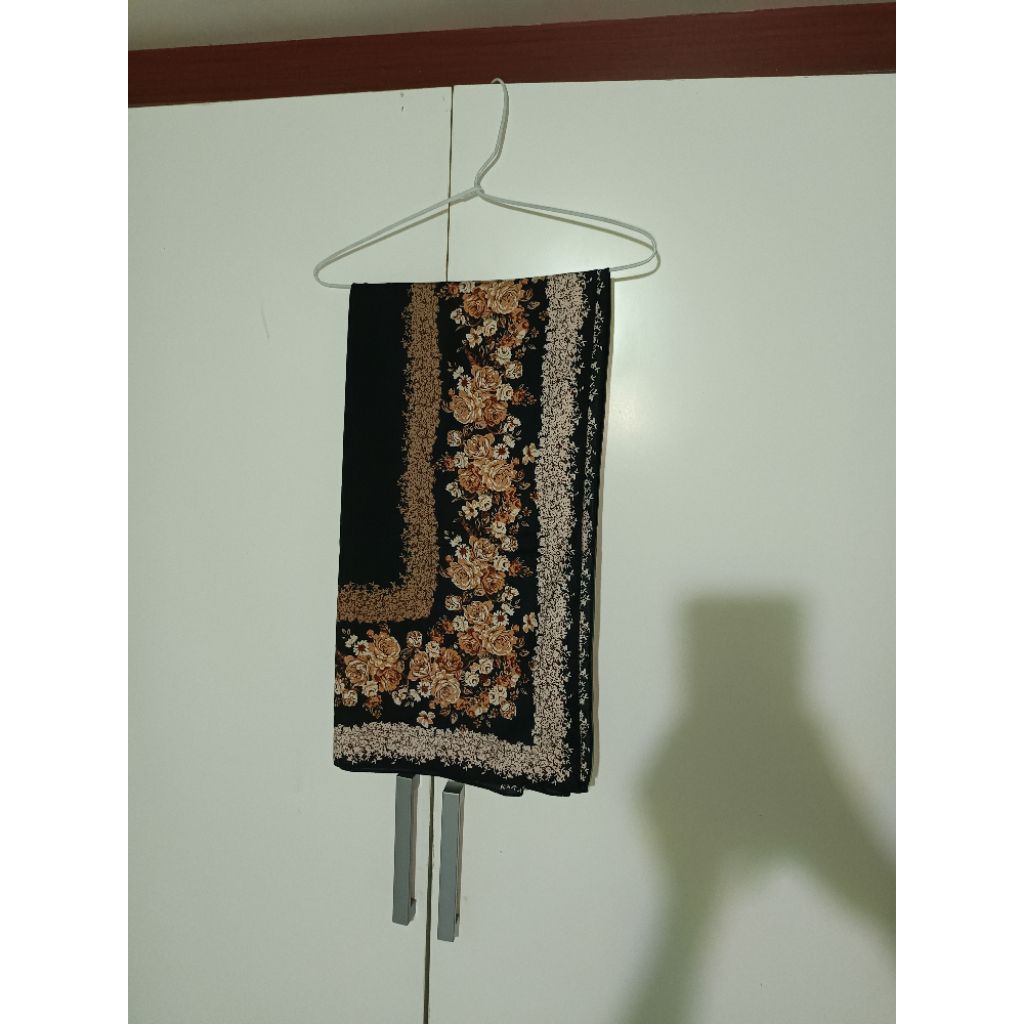 preloved hijab motif