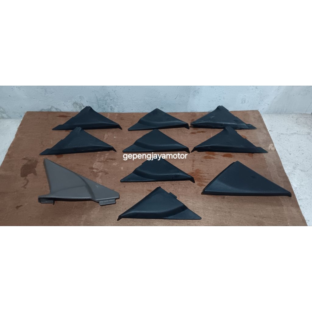 COVER/TUTUP SEGITIGA BAGIAN DALAM KABIN SPION HONDA ACCORD CIELO