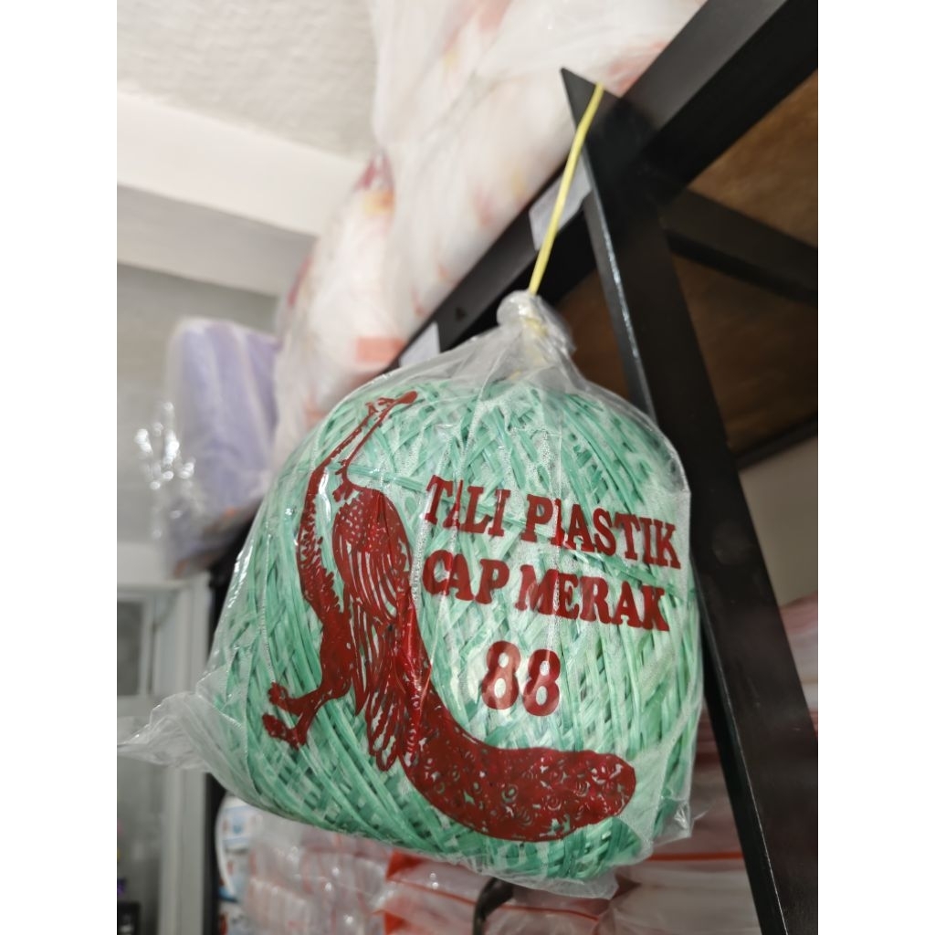 

Tali Plastik Jahit Goni Berat 500gr & 800gr Cap Merak 88