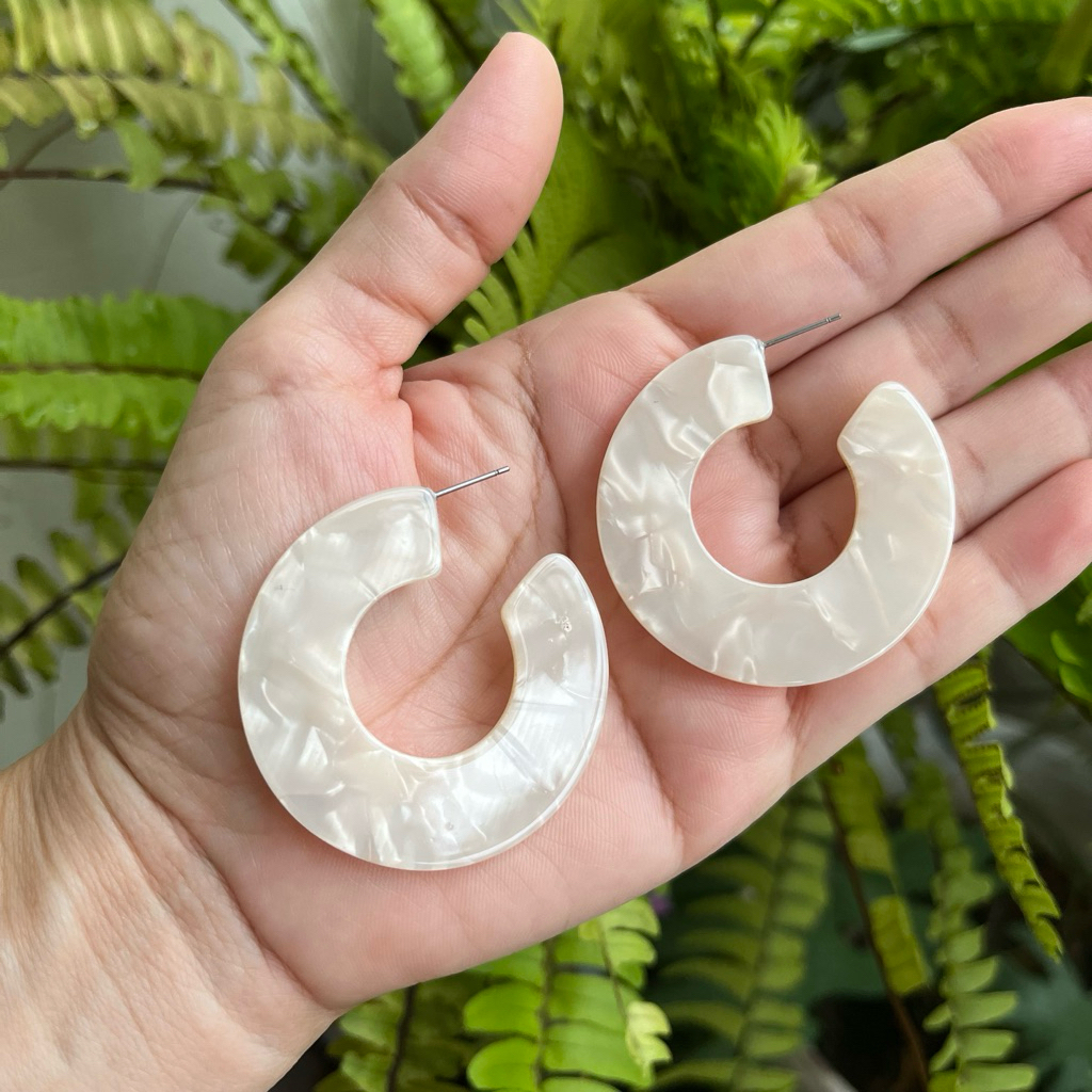 Anting Akrilik Bulat Besar Aksesoris Wanita Murah.