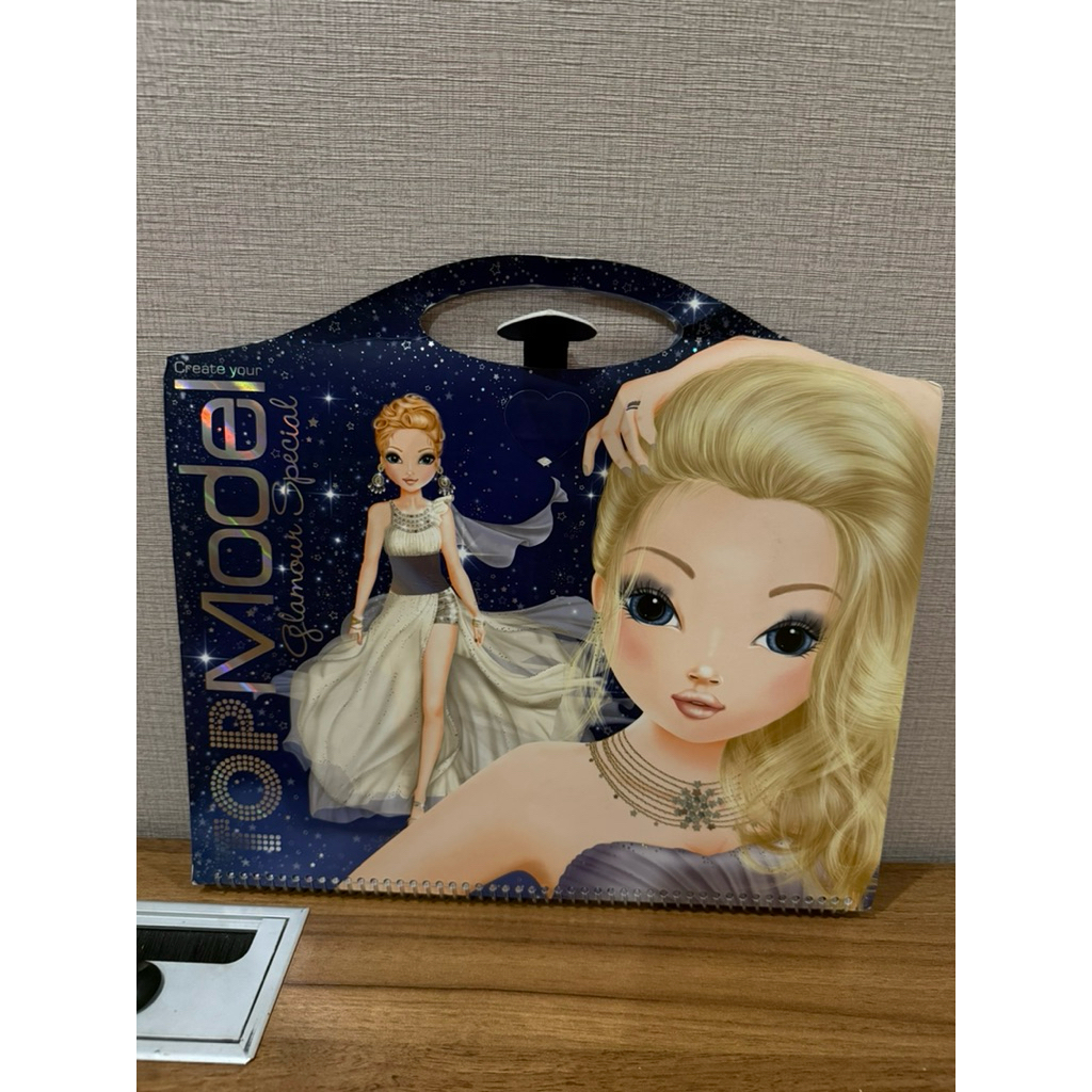 

Buku Gambar TOPModel Glamour Special