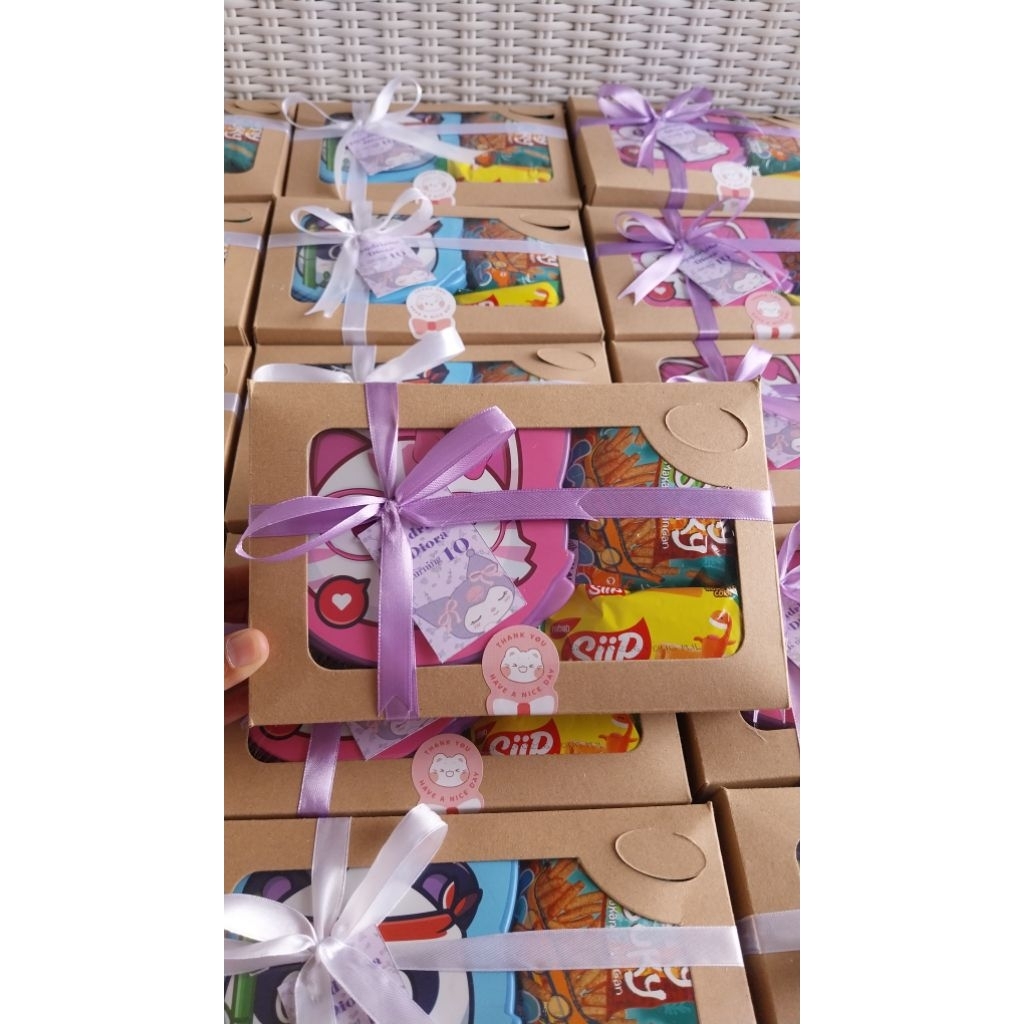

Paket Snack Ultah Anak box persegi dan pita Free Thanks Card